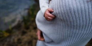 Woman carrying baby-help you child to deal with divorce