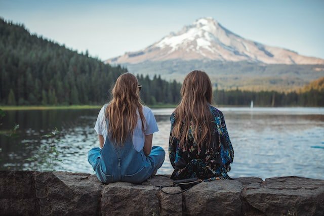 Mother and daughter talking at mt. Hood-dating timeline for single parents4