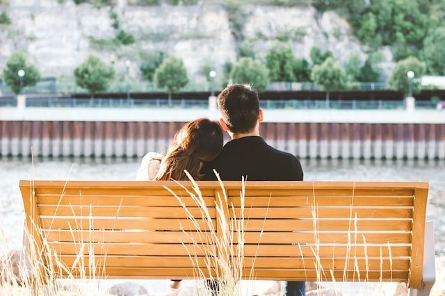 Couple sitting on a wooden bench-dating timeline for single parents5
