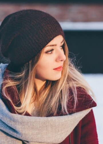 Woman wearing black knitted cap-10 signs of an intelligent women 