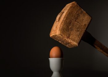Egg, hammer, hit
